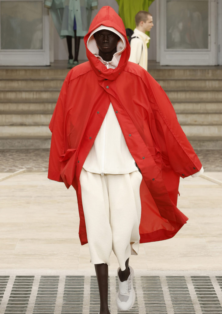 PFW SS25 HOMME PLISSE ISSEY MIYAKE ”UP, UP, AND AWAY”